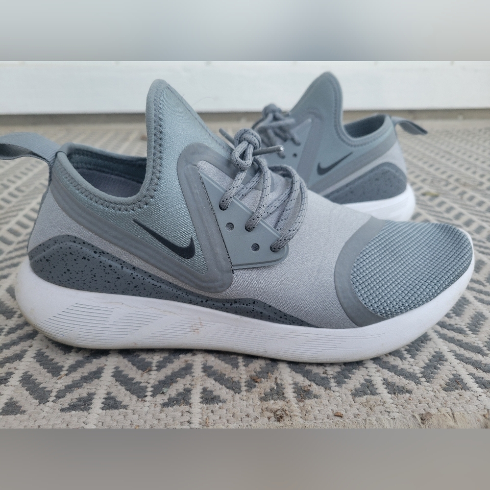 Nike Gray Lunarcharge Running Shoes 10.5